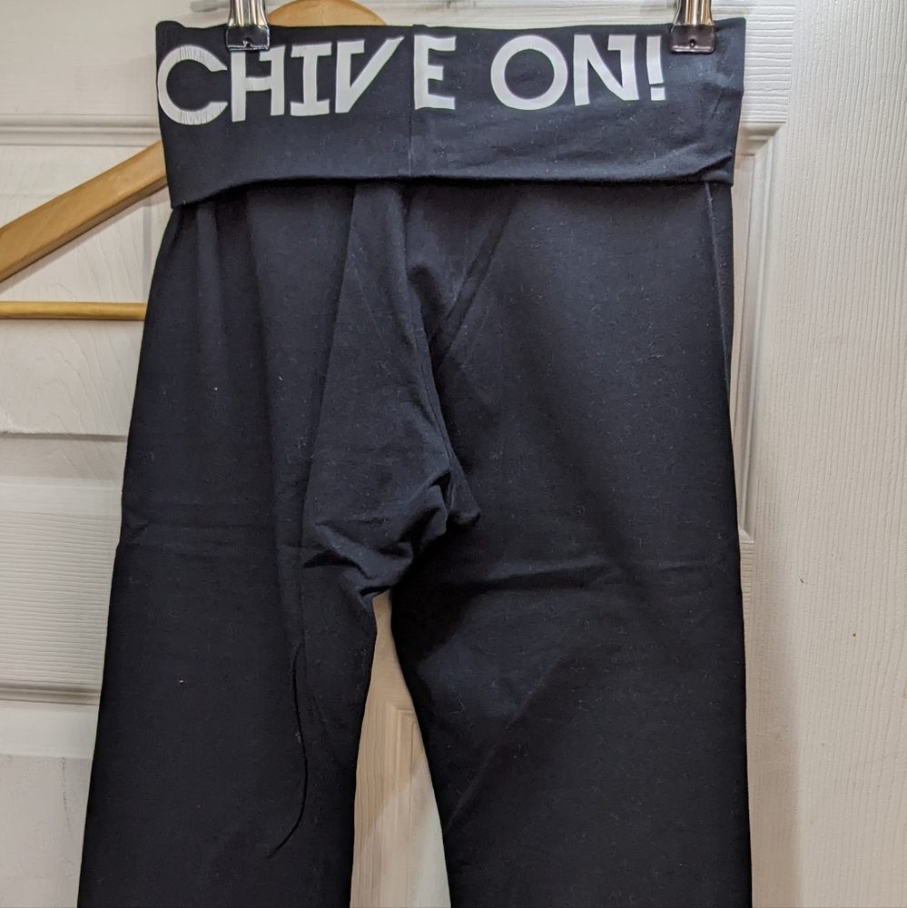 Original The Chive Chive On Yoga Pants, size S